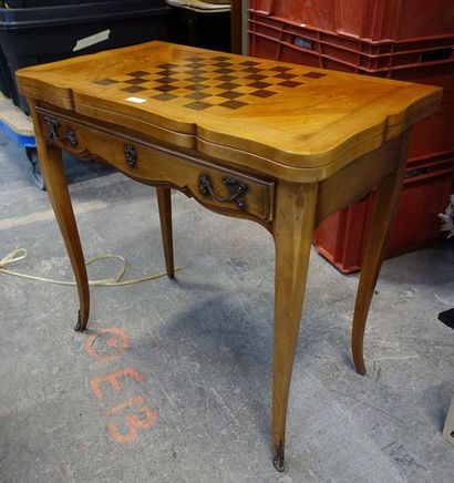 null Game table with cherry wood wallet board, board inlaid with a chessboard, opening...