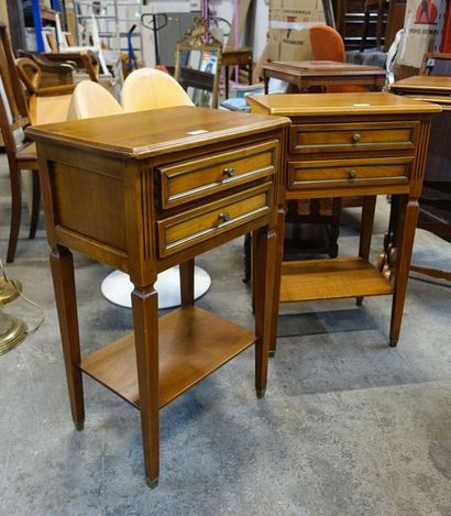 null Pair of bedside tables in cherry wood, opening with two drawers, resting on...