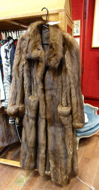 null Edgar VERMONT, rue du Faubourg Saint-Honoré in Paris. Long fur mink coat with...
