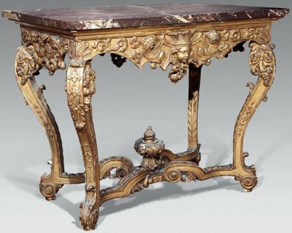 Table console en bois sculpté et doré, la...