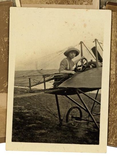 null COLIGNY-CHÂTILLON (Louise de). " Lou ". Photographie originale, la représentant...