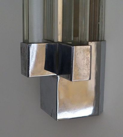 TRAVAIL FRANÇAIS 1930 
Pair of wall lights with chrome-plated metal frame, glass...