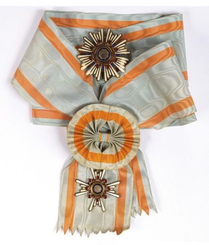 null JAPAN Set of Grand Crosses of the Order of the Sacred Treasure.
Silver, scarf.
Gross...