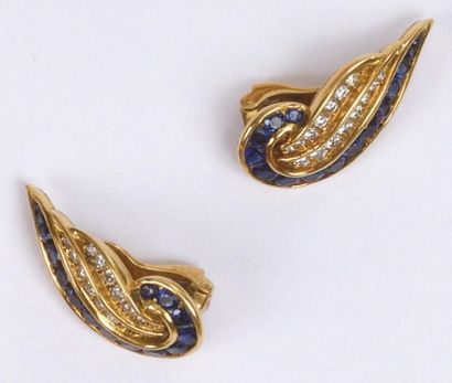 MAUBOUSSIN - Parure comprenant un collier et une paire de clips d'oreilles, les motifs...
