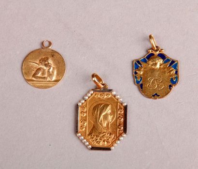 null THREE BAPTIS MEDALS in yellow gold, one partially enamelled, another decorated...