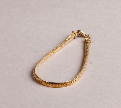 null Small BRACELET in yellow gold, flattened mesh.
Weight: 4.4 g