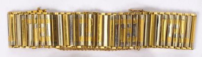 null Large BRACELET ribbon in yellow and white gold, flattened rod mesh.
Weight:...