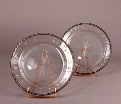 null Pair of cake plates in crystal with sun motif in the bottom, silver strapping...