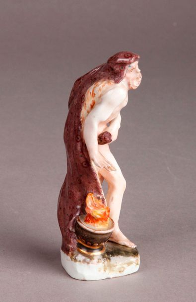 MEISSEN Statuette en porcelaine représentant l'hiver sous les traits d'un homme drapé...