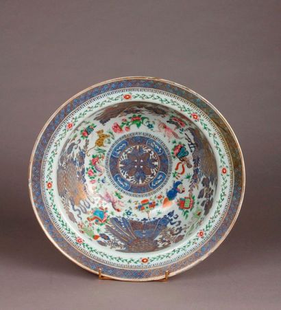 null Circular porcelain basin with polychrome decoration of the enamels of the Rose...