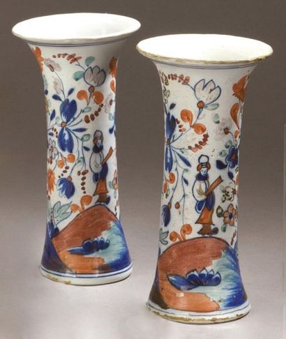 DELFT Pair of small cone-shaped vases with blue, red, green and gold decoration of...