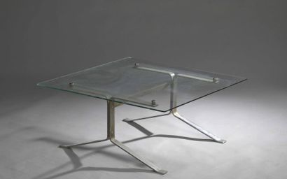 MOURGUE Olivier (Né en 1939) & AIRBORNE Table basse à structure en acier chromé....
