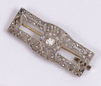 null Small openwork white gold diamond-paved brooch, set with a small central diamond...