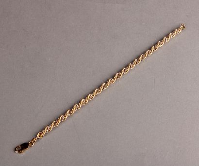null BRACELET in yellow and white gold, twisted links.
Pds: 11.2 g