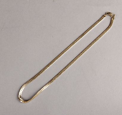 null 14 carat gold alloy NECKLACE, flattened interlacing links.
Pds: 15.4 g