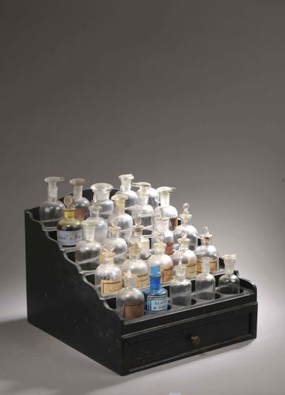 null PHARMACY CASE in blackened wood with 25 glass vials.
(Accidents and marks)....