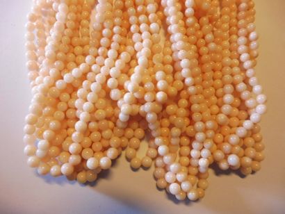 null NECKLACE made up of 19 strands of pink pearls in light fall of 1 to 3 mm of...
