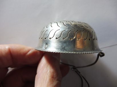 null PASSE THE in a bowl with a silver fork and a pierced arch. Weight : 16,67 g...