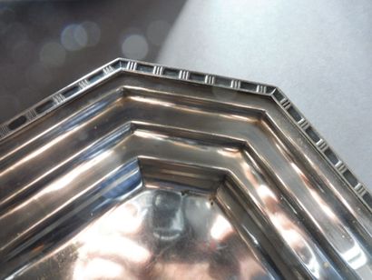 null 
Square tray on heel in silver metal, cut corners, four-step wing, compartmentalized...