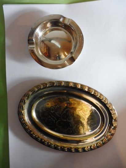 null LOT including an egg cup, salt and pepper shaker, ashtray, large wine dropper,...