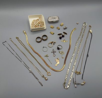 null FIVE RINGS, pair of cufflinks, 2 silver and gold necklaces, 2 tie pins, 5 chains...
