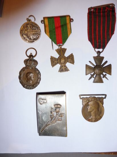null 10 military MEDALS, some with their ribbon and a matchbox "AJACCIO