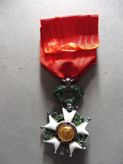 CROIX de chevalier de la Légion d’Honneur...