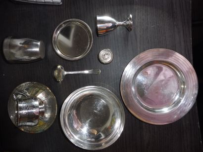 null LOT including : an egg cup, a coffee cup and its under cup, a spoon, a tumbler,...