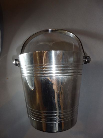 null LOT including ice bucket, tumbler, ice tongs, 1 sugar tong, silver plated ice...
