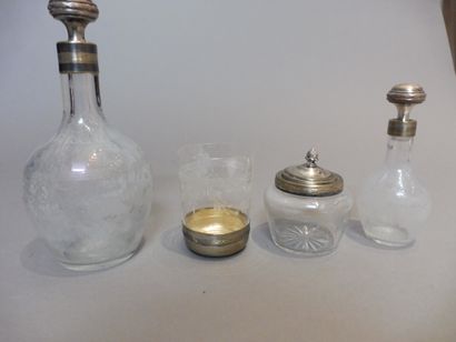 null LOT including a night glass with metal frame (wear), 3 carafons (a crack in...