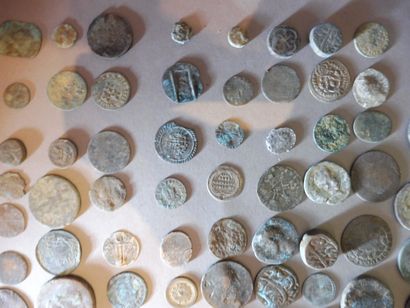 null 209 PIECES et MEDAILLES anciennes bronze et argent romaines, françaises, XVII...