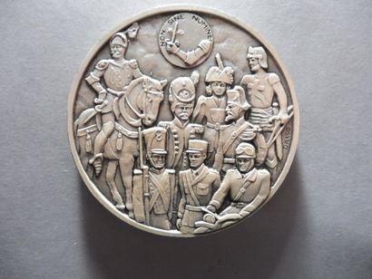 null MEDAL ''Gendarmerie Nationale avec écusson armoirie de la BOURGOGNE au revers''...