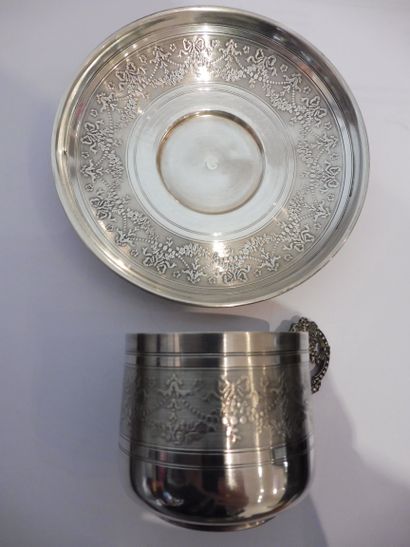 null COFFEE MUG and its under cup decorated with scalloped pattern in silver