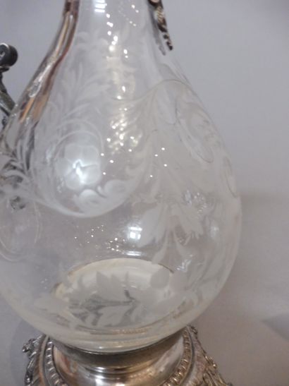 null WINE CARAFE with a baluster body engraved with leafy branches on clear glass,...