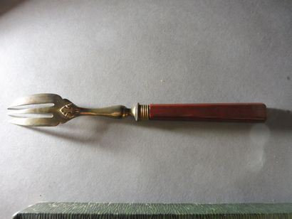 null 12 GOLDEN METAL FORKS with red composition straight handle (good condition)...