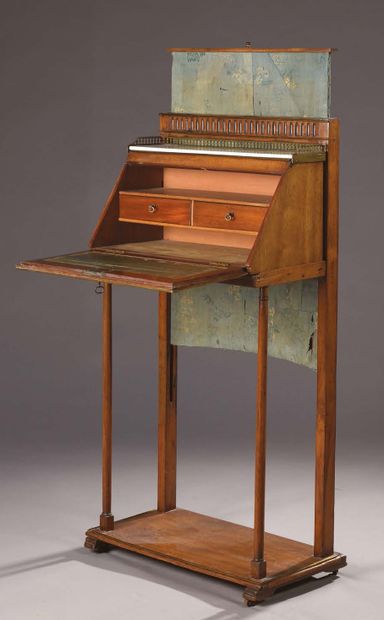 null Small sloping travel desk forming a screen in mahogany, the flap revealing two...