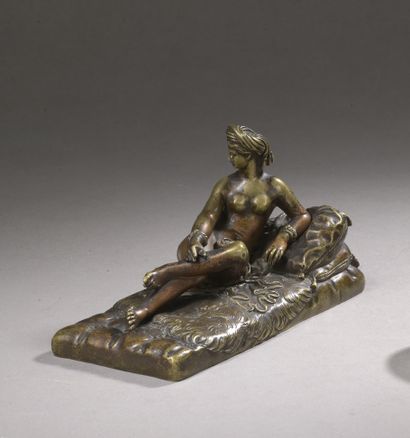 Petit SUJET en bronze représentant une Odalisque...