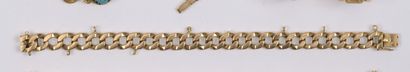 null Yellow gold bracelet with seven small rings for charms.
Pds: 53.5 g