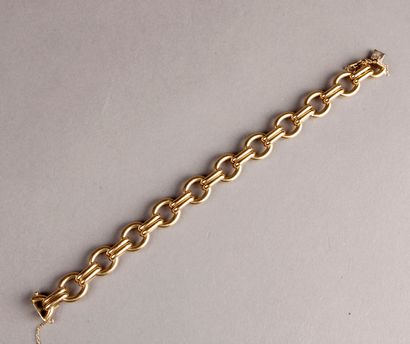 null Yellow gold BRACELET, alternating ring and double baguette links.
Pds: 29 g