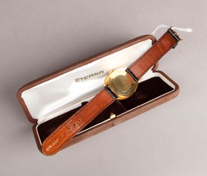 ETERNA MATIC (réf. 3003) - Montre bracelet d'homme des années 1970, le boitier coussin...