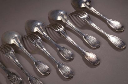 null MÉNAGÈRE en argent modèle à filets, les spatules chiffrées dans un écusson,...