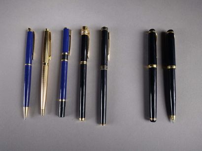  Lots de sept stylos (accidents). 
Waterman : stylo plume, stylo roller et stylo...