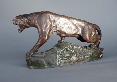  D’après Thomas François CARTIER (1879-1943) 
Lion rugissant 
Epreuve en bronze à...