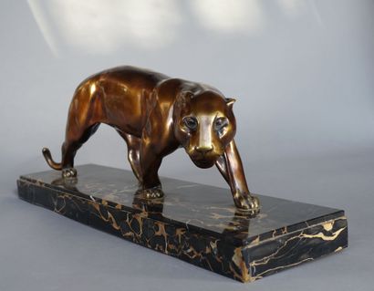 null Attributed to Lucien Charles Edouard ALLIOT (1877-1967)

Panther

Proof in bronze...