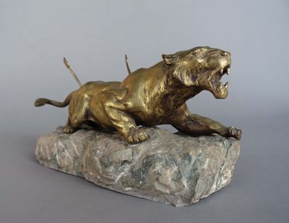 null Richard FATH (1900-1952)

Lionne blessée par deux flèches

Epreuve en bronze...