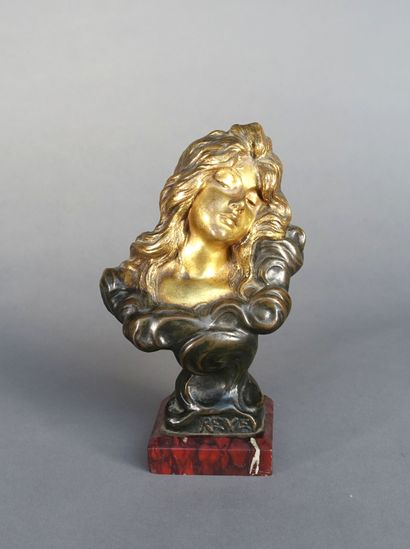 null Emmanuel VILLANIS (1858-1914)

Rêve

Epreuve en bronze patiné et doré, signée...