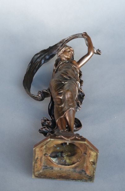  D’après Augustin MOREAU (1831-1893) 
L’Aurore 
Epreuve en bronze à patine brune,...
