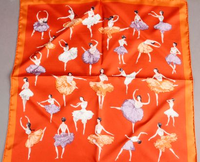  HERMES. Gavroche en soie sur fond orange. 
Les Danseuses 
45 x 45 cm