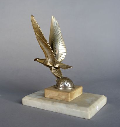 null Casimir BRAU (actif 1920-1930)

Aigle sur un globe

Epreuve en bronze, monogrammée.

H :...