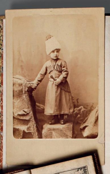 GUITRY (Sacha) Portrait enfant, a Saint- Petersbourg (c. 1889-1890). Cliche photographique...